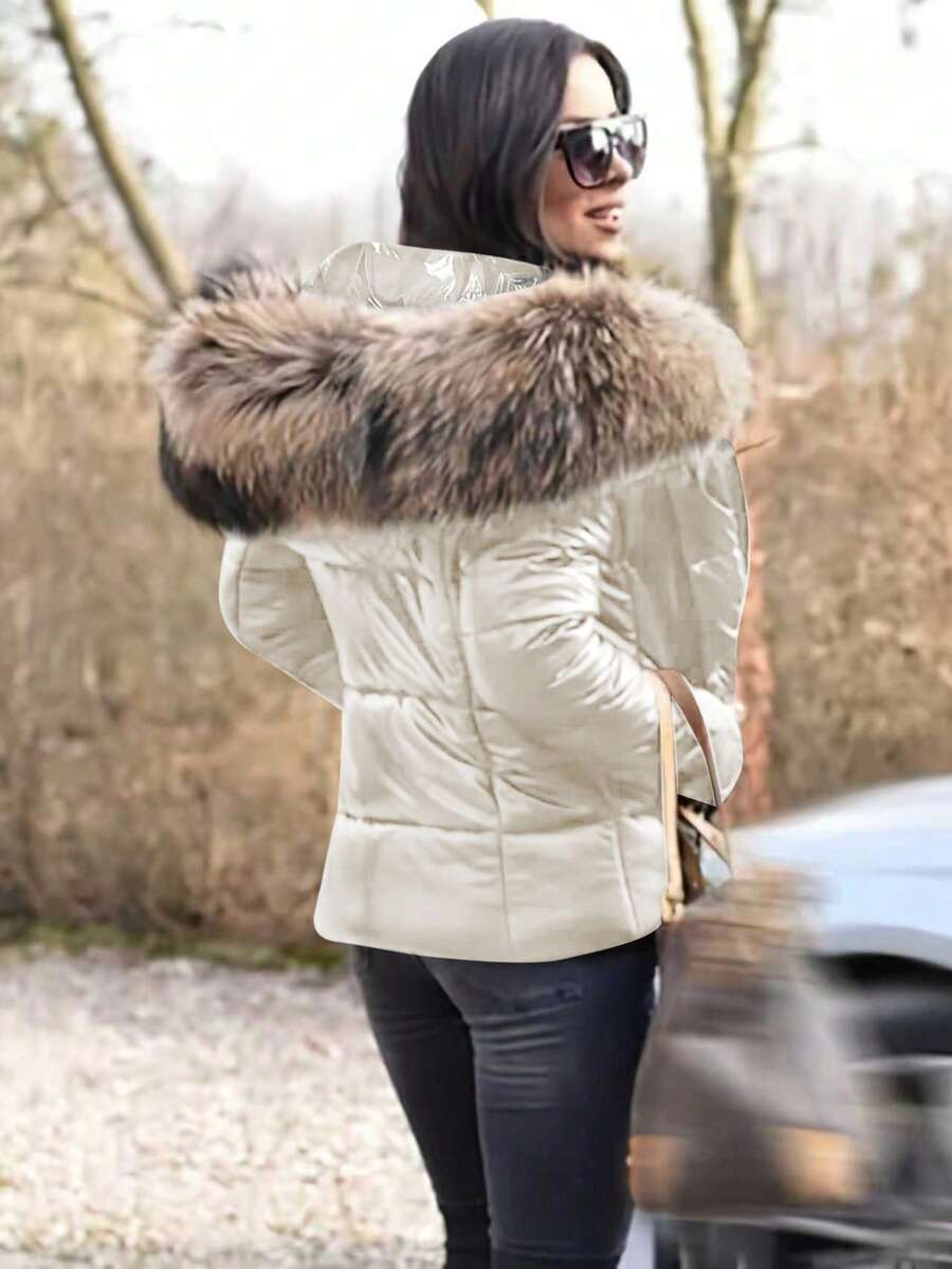 Manteau matelassé à capuche au col moelleux et brillant, fermeture à glissière
